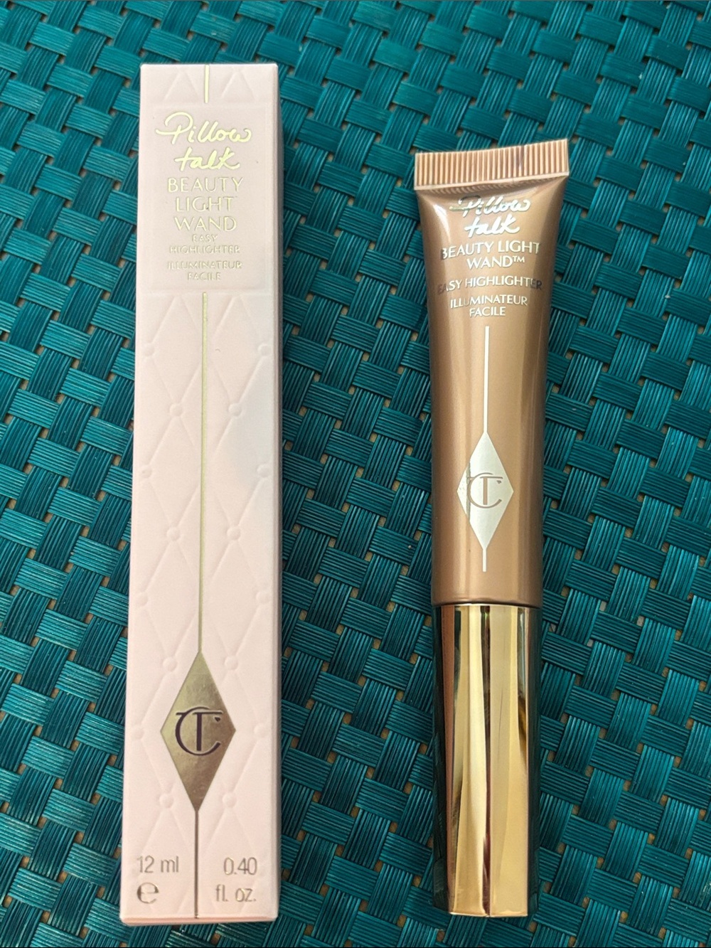 Charlotte Tilbury- Beauty Light Wand Highlighter “pillow talk 2 med” NWT